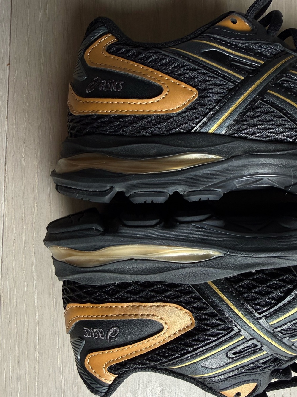 ASICS GEL- K1011 Unisex Sneaker - Black and Pure Gold  - Size 39  M6/W7.5 - Picture 5 of 13